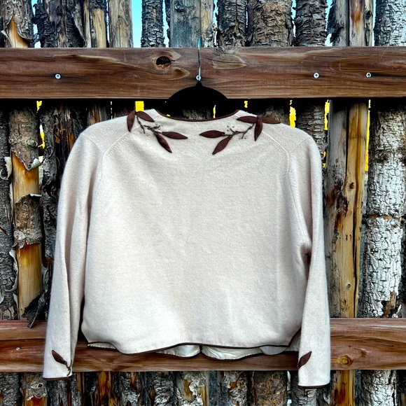 Vintage sweater with intricate details. Works nicely with both dresses and jeans - Picture 4 of 4